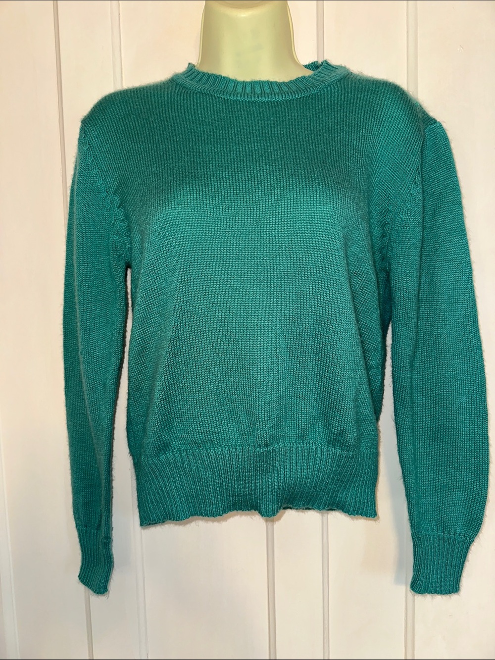 Vintage late 70s/early 80s Alexida Teal Crewneck Long Sleeve Acrylic Sweater